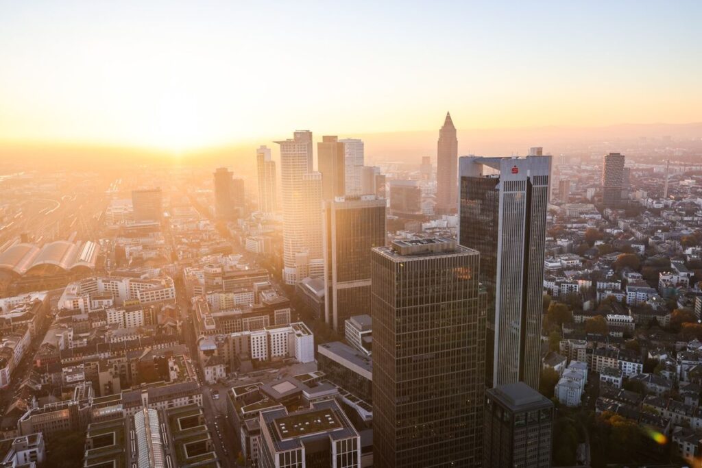 ユーロ圏10月のCPI、予想外の高水準に－ドイツのサービス業がけん引 - Bloomberg