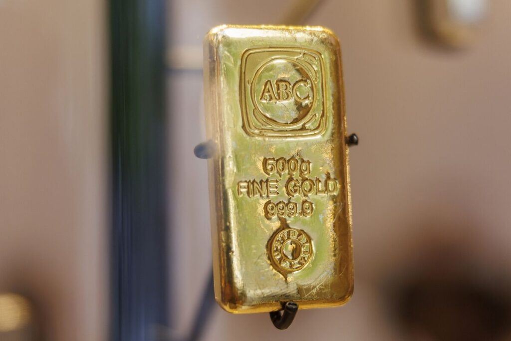 【コラム】過熱する金相場、波に乗るには遅過ぎる－カイザー - Bloomberg