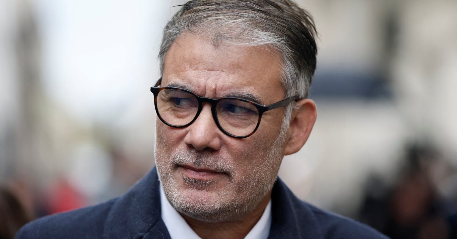 フランス社会党、週明けに内閣不信任案提出も　富裕層増税を要求 | ロイター