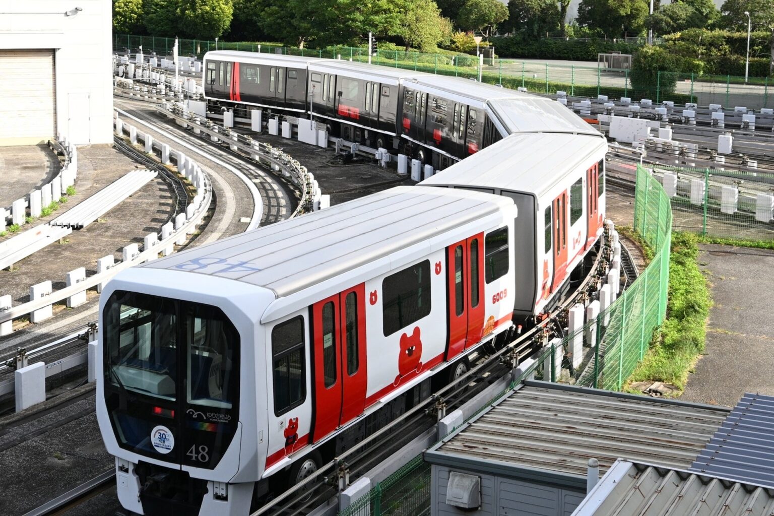 11月1日(土)より、新交通ゆりかもめにて アルバルク東京 特別装飾車両「TOKYO GO」運行開始 | トヨタアルバルク東京株式会社のプレスリリース