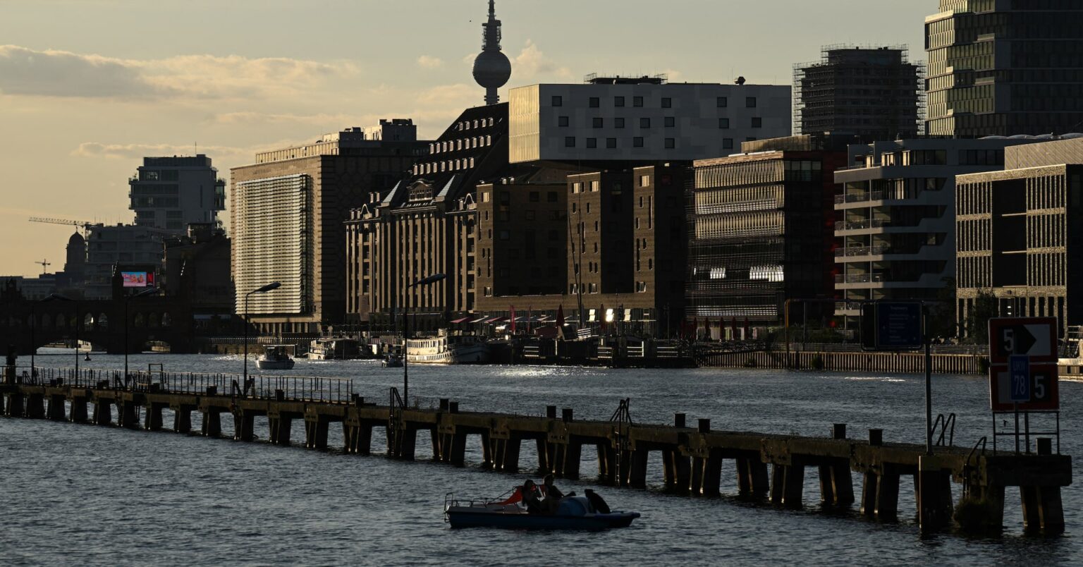 独総合PMI、10月53.8で2年半ぶり高水準 サービス好調 | ロイター 独総合PMI、10月53.8で2年半ぶり高水準 サービス好調 | ロイター