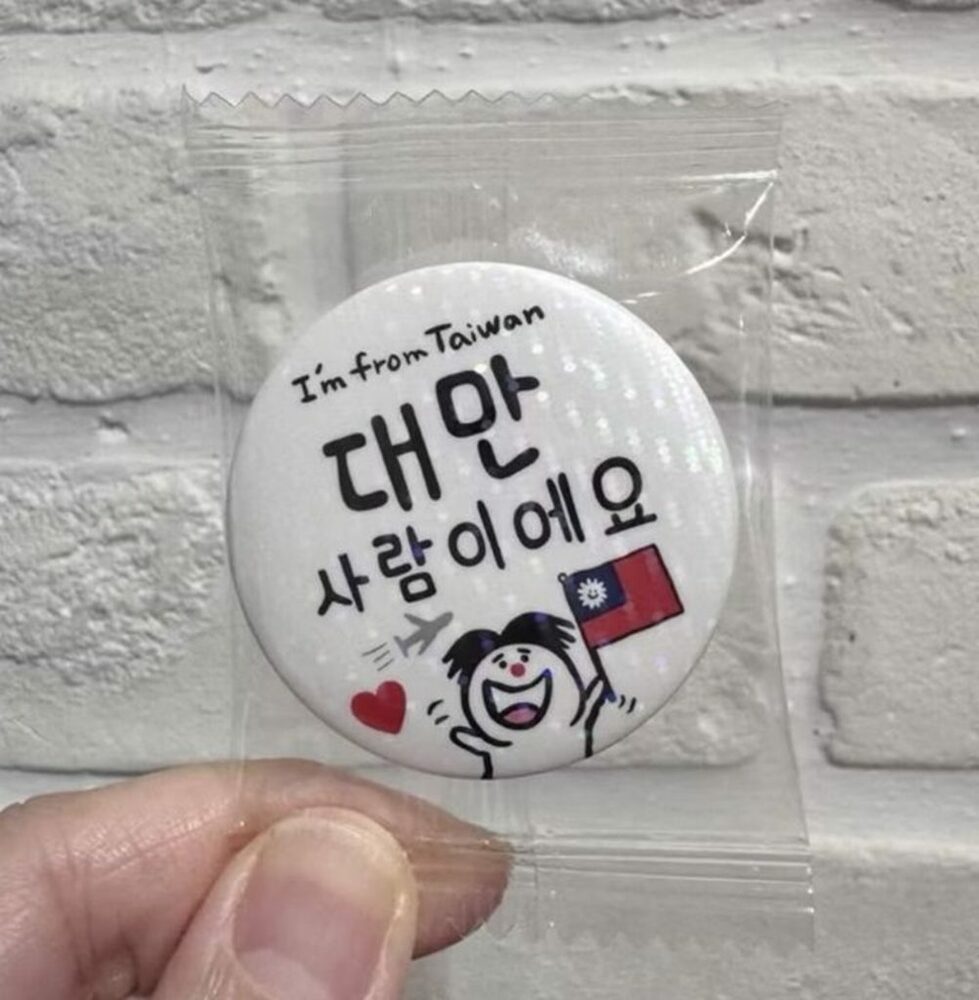 「私は中国人ではありません」バッジ登場…“嫌中感情”韓国で台湾観光客の着用広がる　写真枚　国際ニュース：AFPBB News