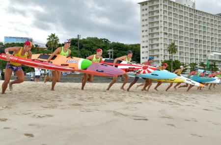 ライフセーバーが技能競う 和歌山・白浜 | 全国のニュース | 福井新聞ONLINE