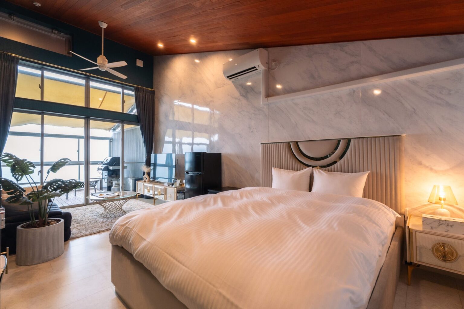 【愛知・知多半島】〜Glamping＆Resort〜 WOOD DESIGN PARK NOMA 2名様専用の客室「デラックスオーシャンビューサンセット クイーン」を2部屋に増室いたしました
