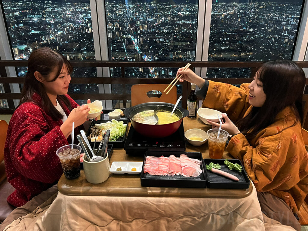 【動画】あべのハルカス展望台に「こたつ」 絶景を眺めながら鍋を楽しむ冬恒例イベント – OSAKA STYLE 【動画】あべのハルカス展望台に「こたつ」 絶景を眺めながら鍋を楽しむ冬恒例イベント – OSAKA STYLE