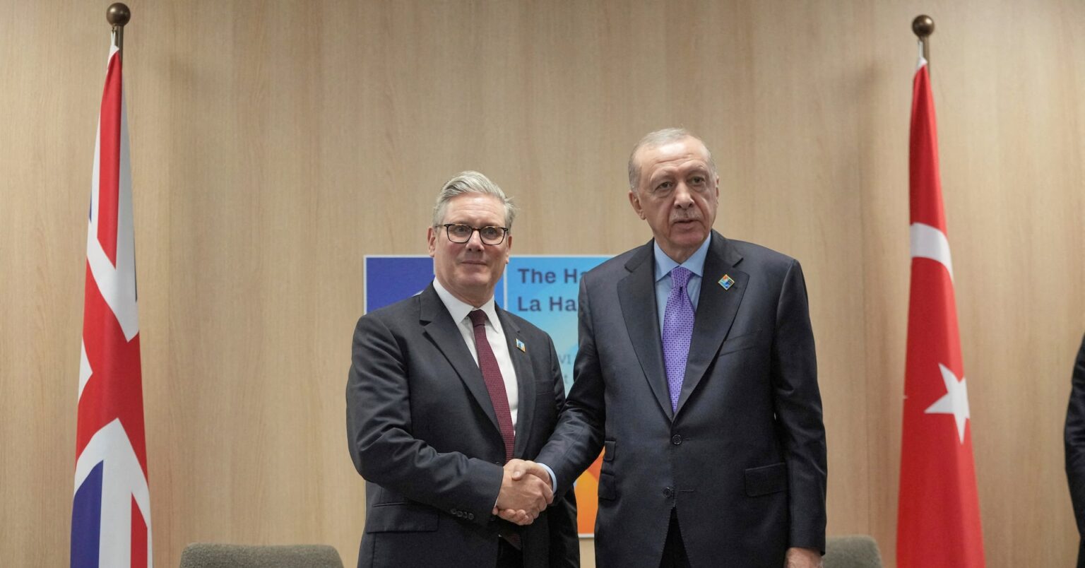 トルコ、欧州主力戦闘機20機を英国から購入へ 首脳が会談 | ロイター トルコ、欧州主力戦闘機20機を英国から購入へ 首脳が会談 | ロイター