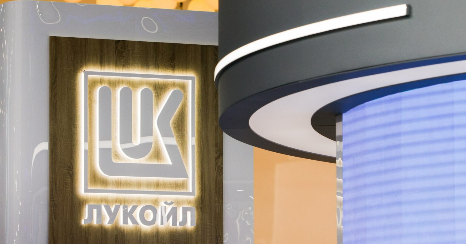 ロシアのルクオイル、国際資産売却へ　西側の制裁受け | ロイター