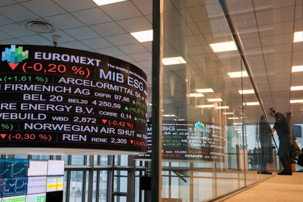 【欧州市況】株は反落、決算が重しに－英中銀利下げ観測強まる - Bloomberg