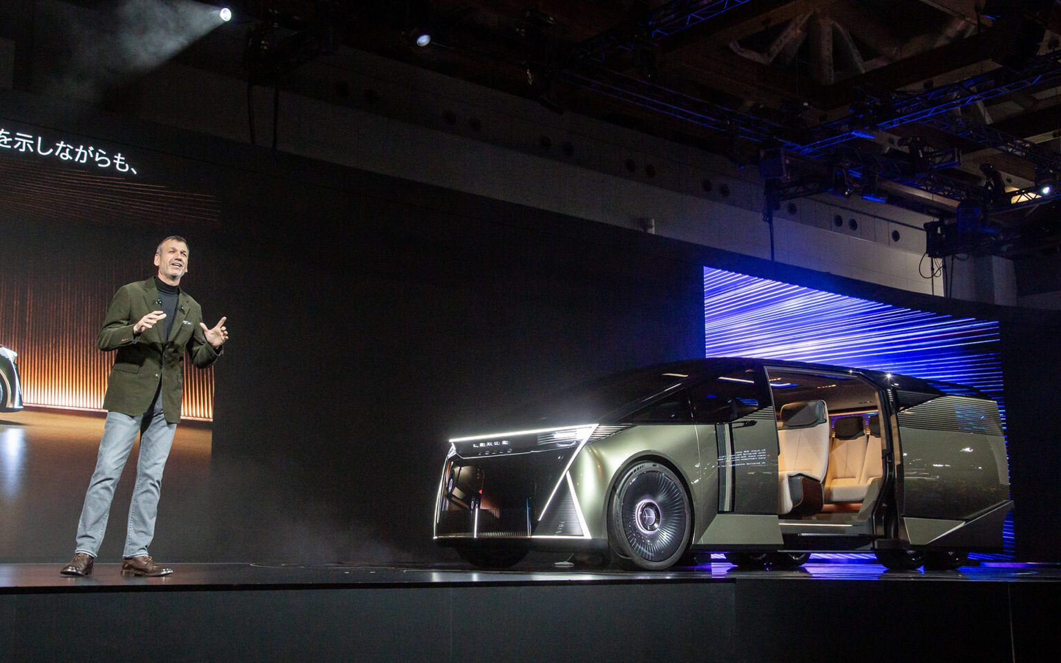 レクサス、「LSコンセプト」世界初公開 「6輪になるなんて想像もしていなかったのでは？」 - Car Watch
