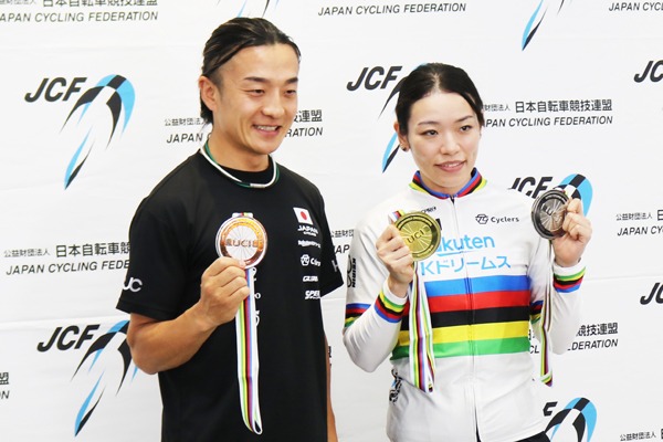 2025年10月30日 16時35分 チリから帰国の佐藤水菜、窪木一茂が会見 エンジョイニュース記事詳細｜ 　当たる競輪（けいりん・KEIRIN）無料予想はエンジョイ｜日刊プロスポーツ新聞社