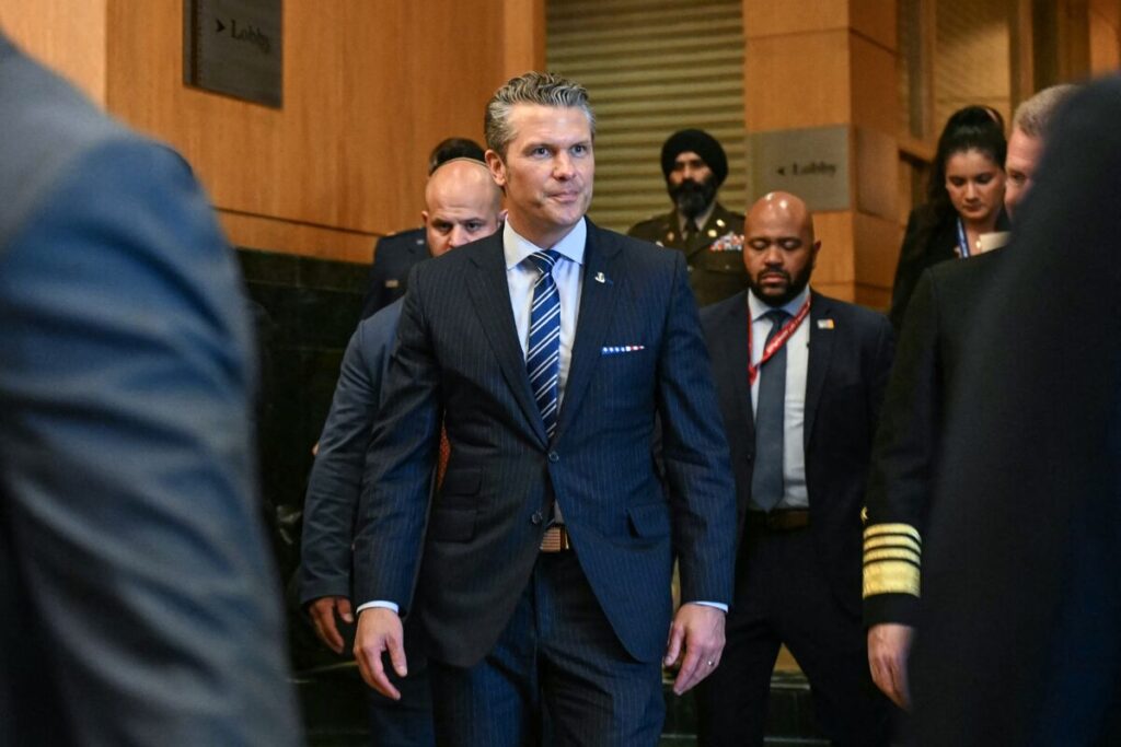 ヘグセス米国防長官、台湾周辺での中国の行動に懸念－董国防相と会談 - Bloomberg