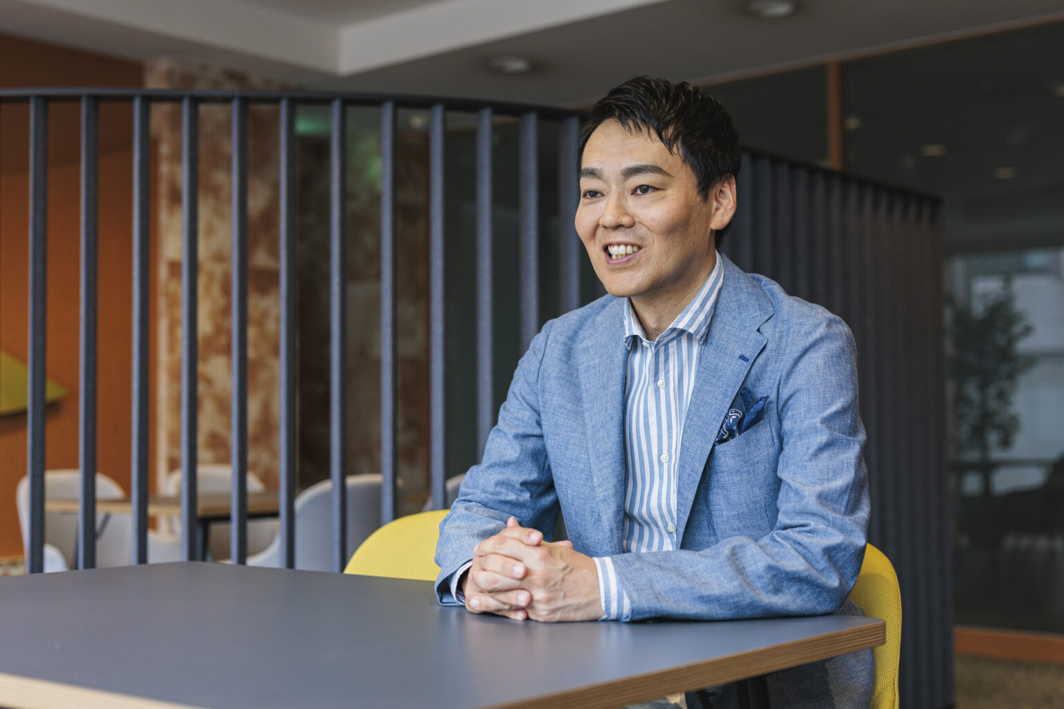 ファッションの力で、ライフスタイルの新たな可能性を開く 変化を成長機会に変えるアパレルとライフスタイルの両輪経営 | 2025年 10月