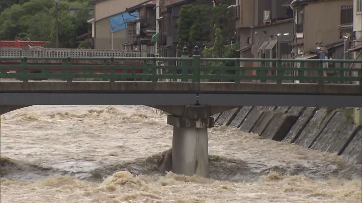 観測史上最大の雨となった所も…23日の東海3県は岐阜を中心に非常に激しい雨 高山市内の川が一時氾濫開始水位に | 東海テレビNEWS