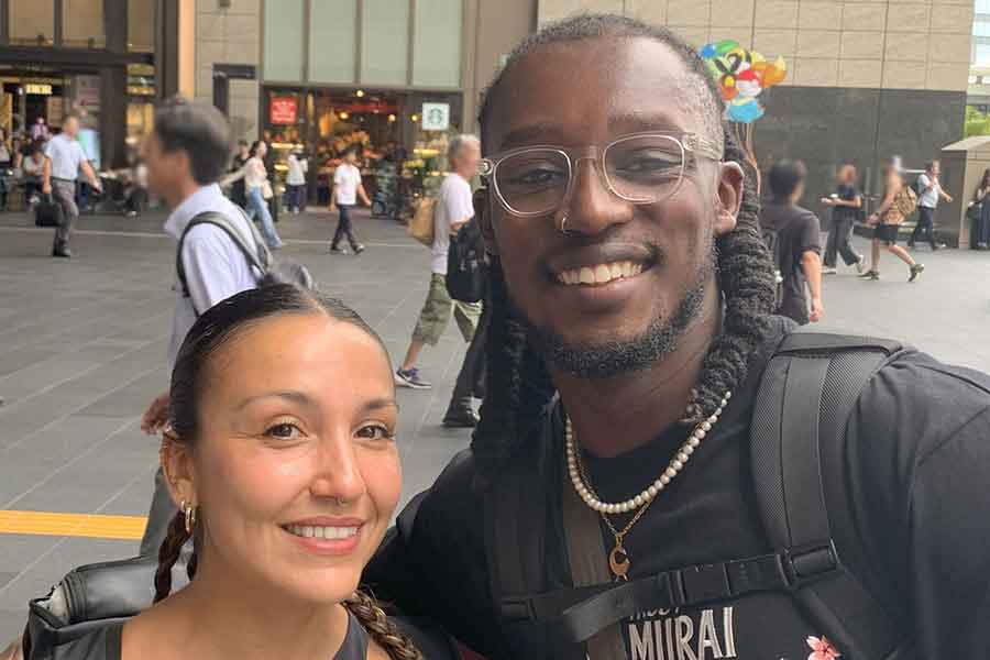 ロンドンから来た（左から）アナさんとクワイメさん【写真：Hint-Pot編集部】