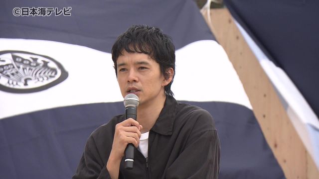 鳥取城跡で開催された「鳥取三十二万石お城まつり」 来年の大河ドラマに出演する俳優・池松壮亮さんも登場 復元された鳥取城の大手門の一部も特別公開（日本海テレビ） - Yahoo!ニュース - Yahoo!ニュース