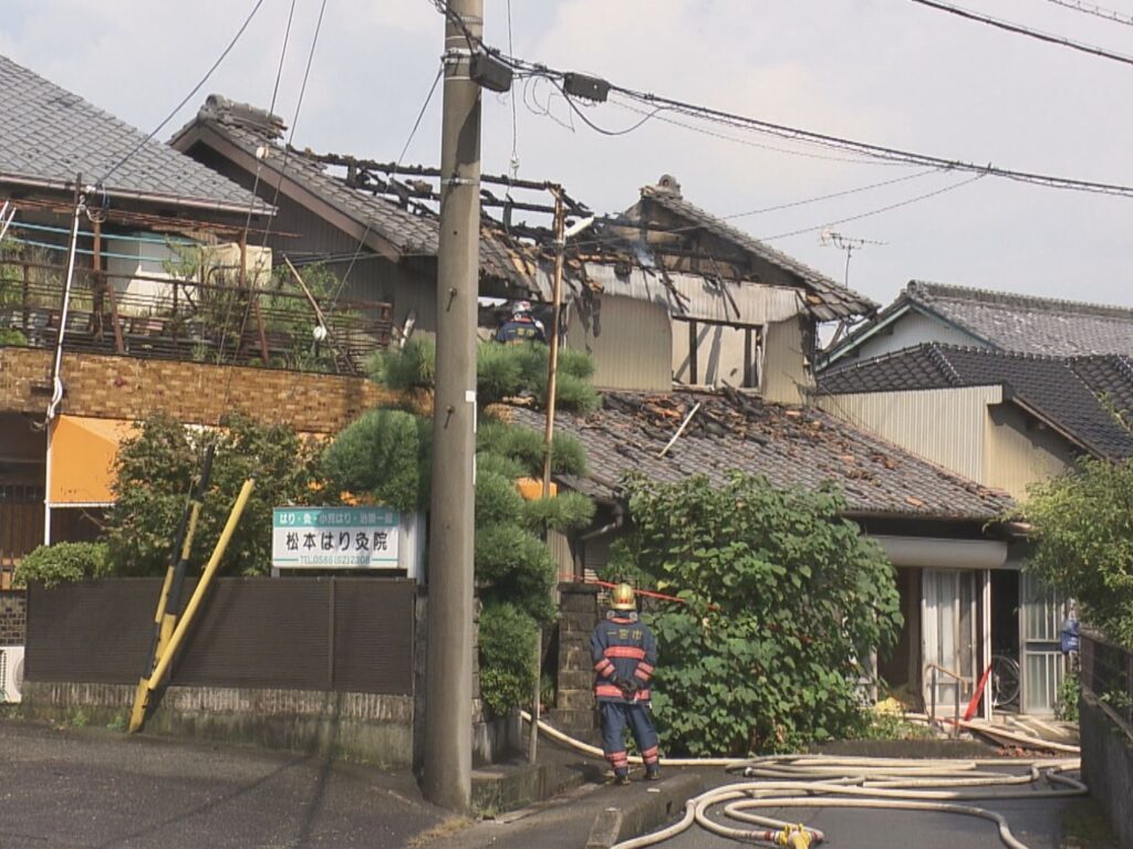 火元の住人と連絡取れず…木造2階建て住宅の一部が焼ける火事 2階部分から性別不明の1人の遺体 愛知県一宮市（東海テレビ） - Yahoo!ニュース