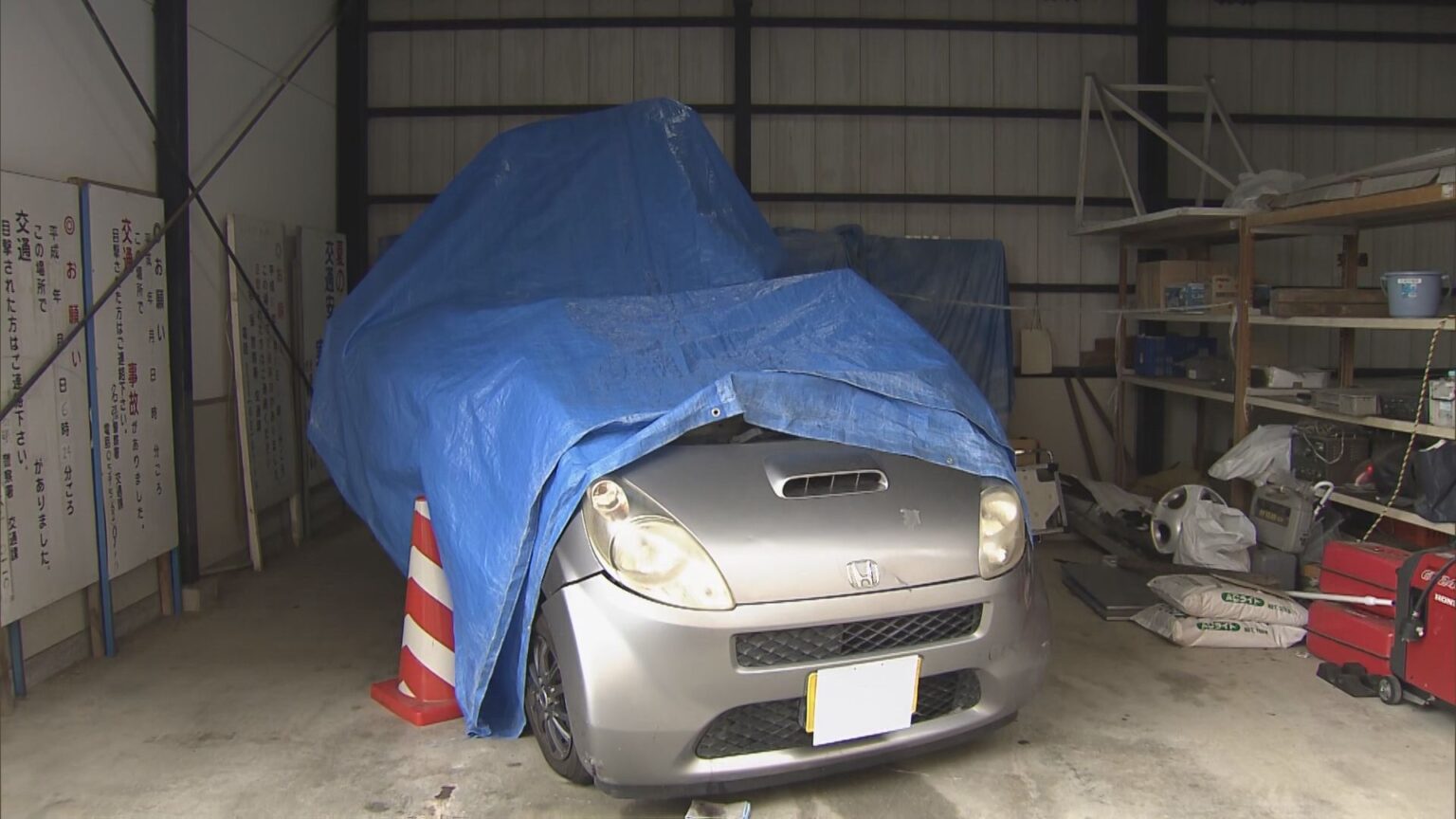 10〜30代とみられる男女6人が乗った軽乗用車が横転… 5人死亡 定員超えで走行か 片側一車線のカーブで電柱などにぶつかった跡も 三重・名張市（CBCテレビ）