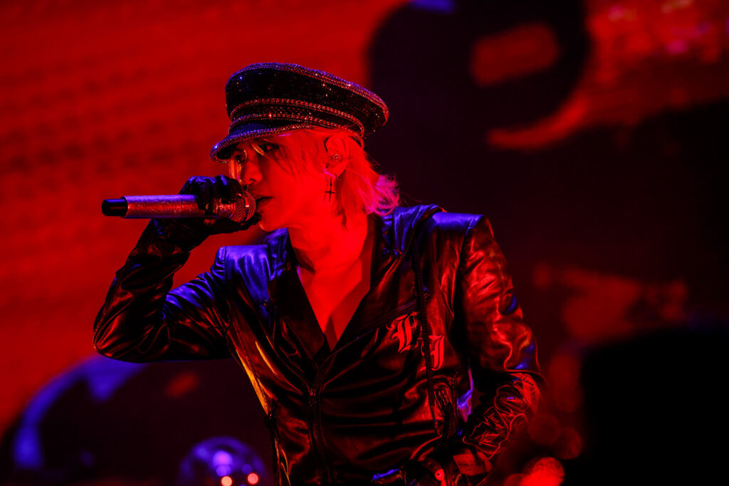 【ライブレポート】HYDE、大阪・関西万博で熱狂ライブを開催！「万博でモッシュピットができるライブは後にも先にもないと思う」（THE FIRST TIMES） - Yahoo!ニュース