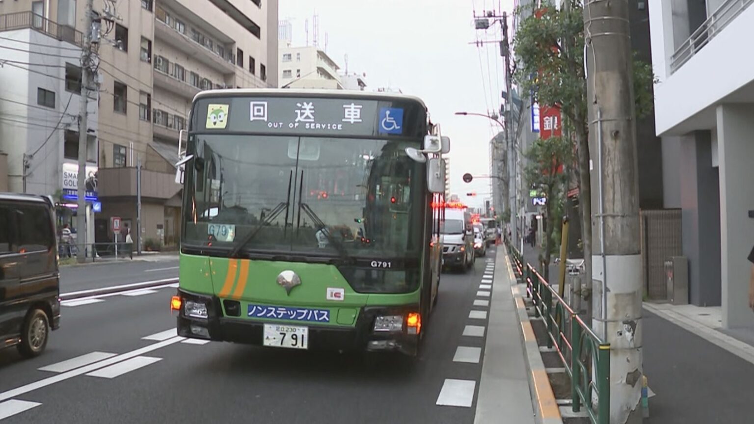 【速報】新築マンション建設現場で地上からクレーンで上げようとしていた鉄骨が走行中の都営バスにぶつかる 乗客3人けが 東京・江東区 警視庁（TBS NEWS DIG Powered by JNN）