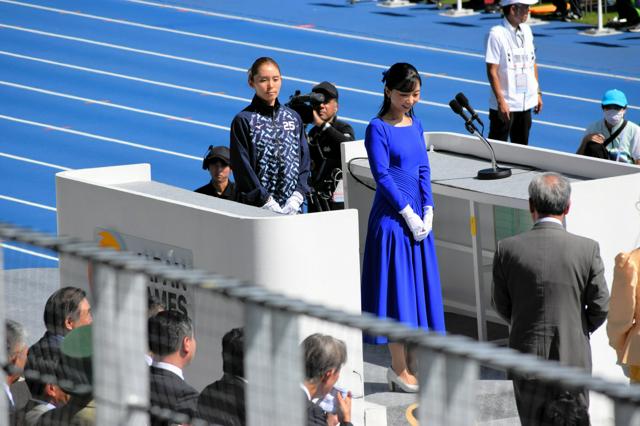 滋賀の国スポ閉会 天皇杯と皇后杯 佳子さまが手渡す（朝日新聞） - Yahoo!ニュース