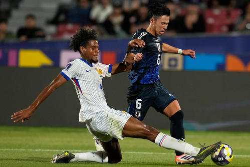 【U20W杯】日本、中2日のフランスに猛攻仕掛けるも前半は0-0 22年ぶり8強へ – nikkansports.com フランス戦で競り合う小倉幸成(AP)