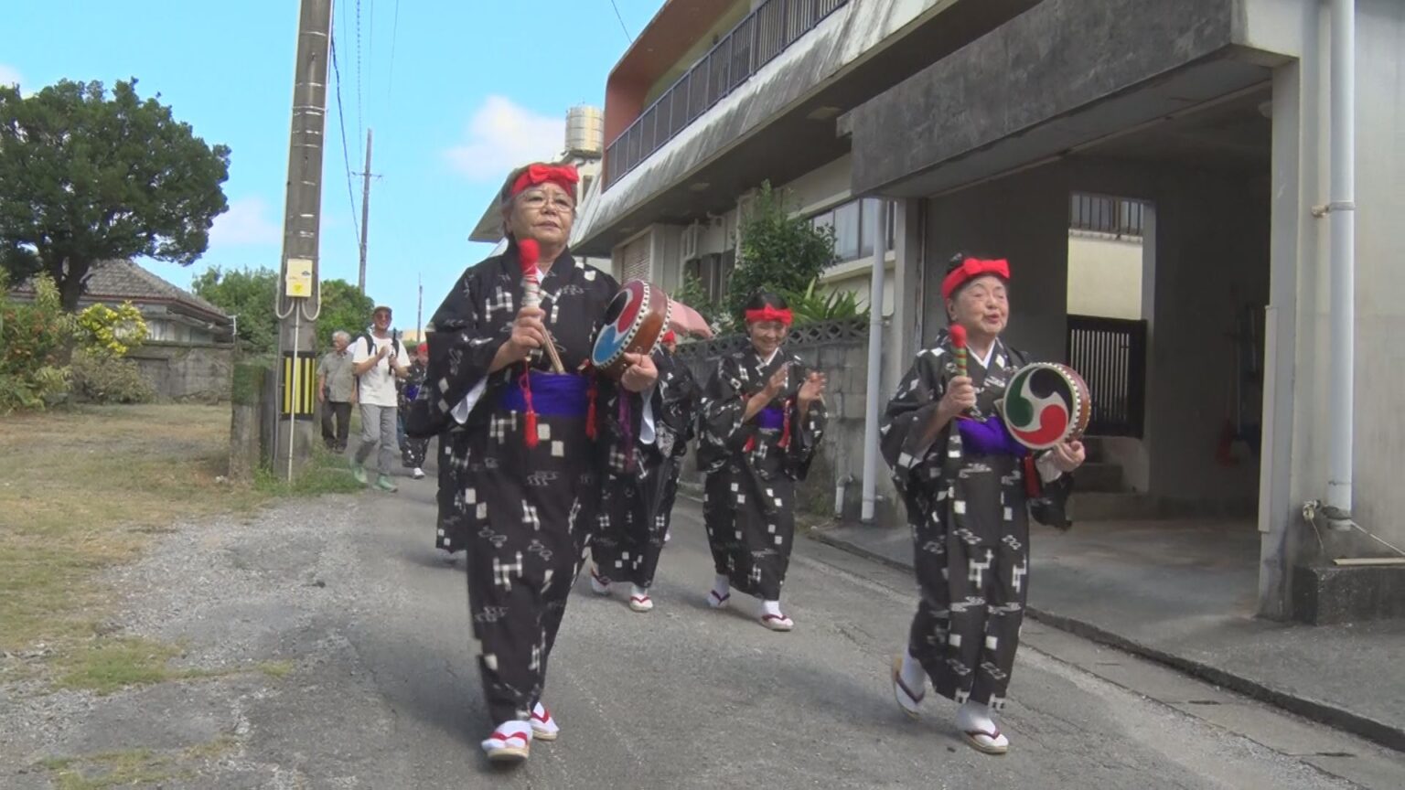 「神に仕えているような気持ちに」　伝承300年超 沖縄市知花の奉納舞踊ウスデーク 厳かに（RBC琉球放送） - Yahoo!ニュース