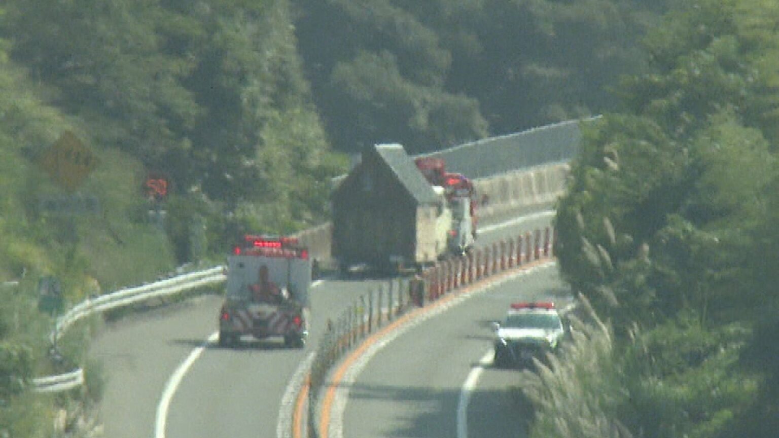 まさか！高速道路に「家」が！？【愛媛】（eat愛媛朝日テレビ） - Yahoo!ニュース
