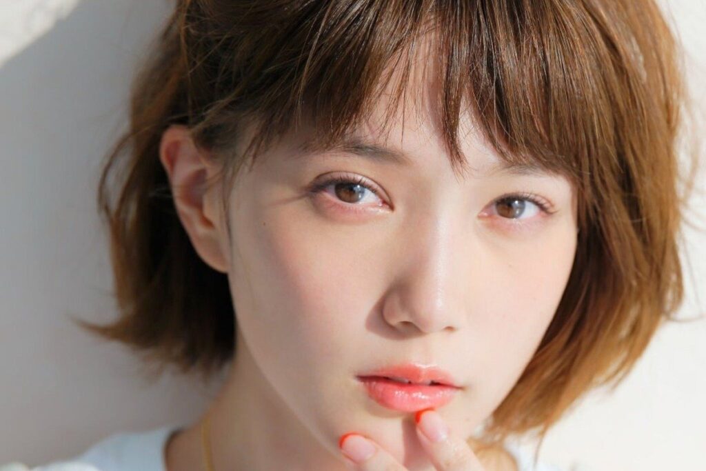33歳 本田翼 美脚チラリコーデでイタリア満喫！観光ショットに「めっちゃ綺麗」「美少女がいる♥」「幸せそう」の声（LIMO） - Yahoo!ニュース