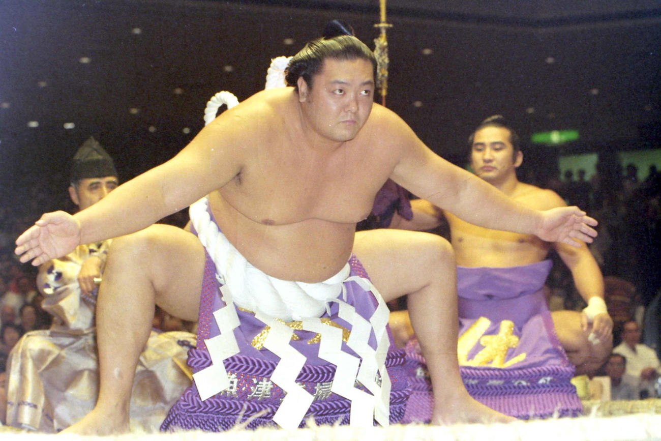 横綱土俵入りを披露する旭富士（1991年6月12日撮影）