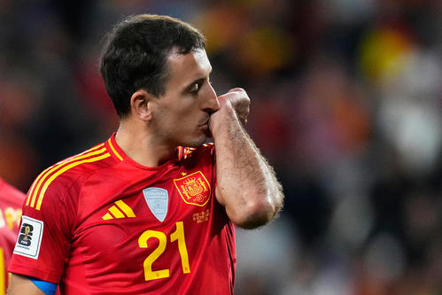 スペイン対ブルガリア　PKから4点目を決めた後、喜ぶスペインのオヤルサバル（2025年10月14日撮影、AP）