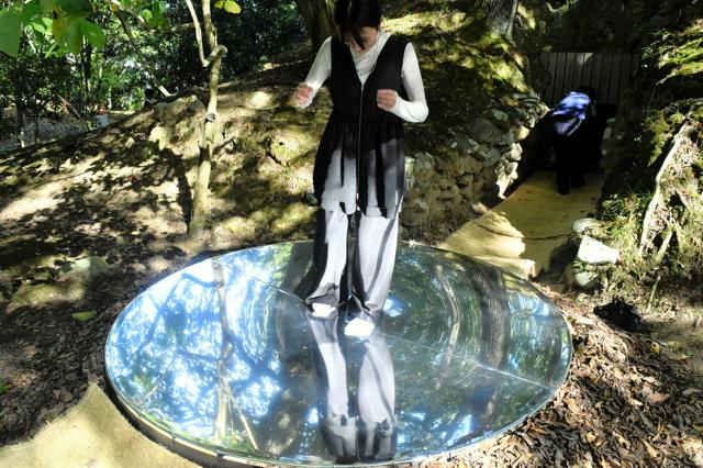 古墳の前で水上歩くような体験も 愛媛県×東京芸大のアートイベント（朝日新聞） - Yahoo!ニュース