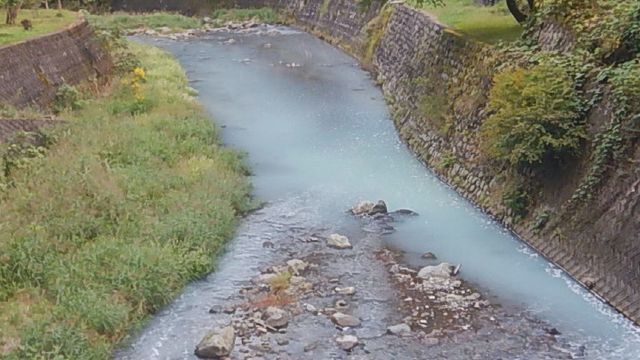 「認識不足だった」 ペンキを不法投棄➡川が白濁➡魚約10匹死ぬ 県が投棄した男性に行政指導 山梨・上野原市（YBS山梨放送） - Yahoo!ニュース