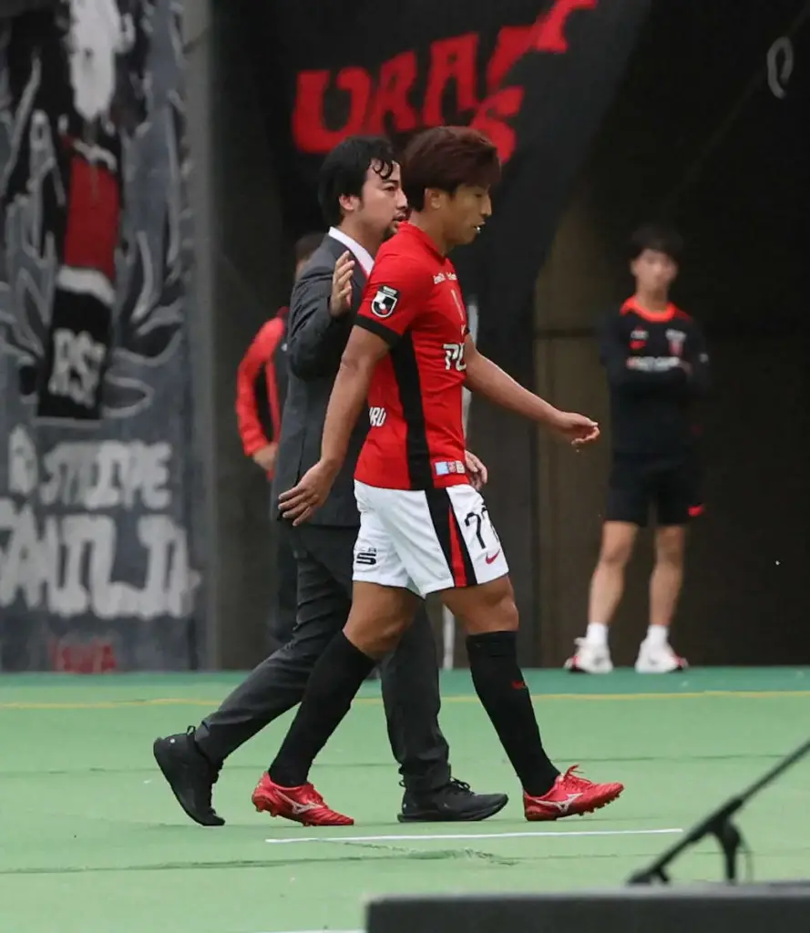 浦和　副審を小突いた金子の問題を受け、堀之内SDが注意喚起　GK西川「教訓に」 - スポニチ Sponichi Annex サッカー