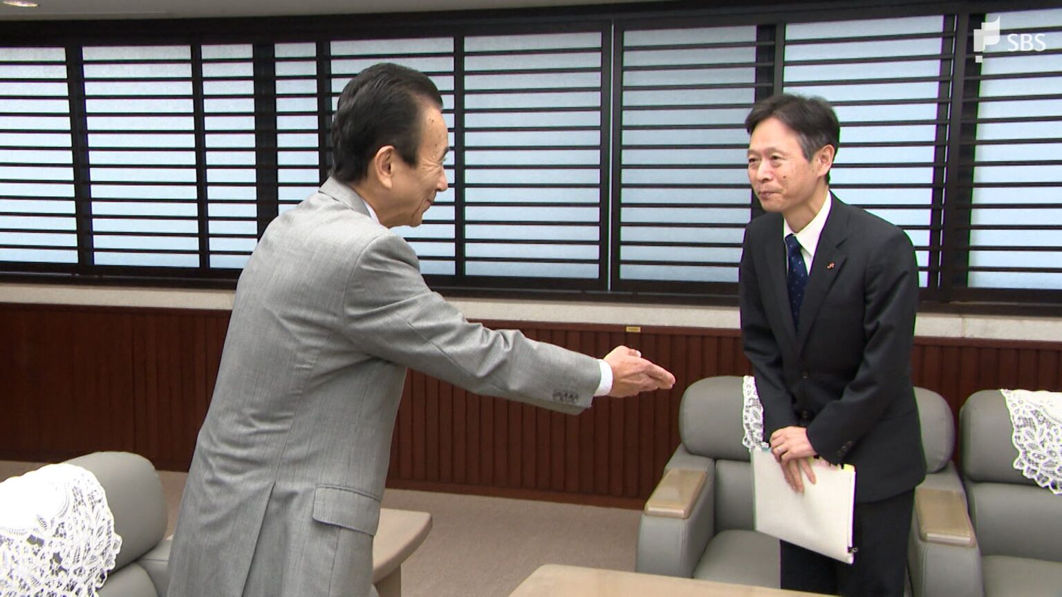 JR東海・丹羽社長と静岡県・鈴木知事会談 県にリニア工事の水資源影響の補償内容とりまとめ要望=静岡県庁（静岡放送（SBS）） - Yahoo!ニュース