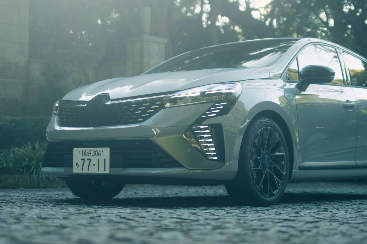 新型ルノー ルーテシア エスプリ アルピーヌ フルハイブリッド E-TECHは個性で勝負だ!!! 進化したフランス製ハイブリッド、日本上陸へ（GQ JAPAN）