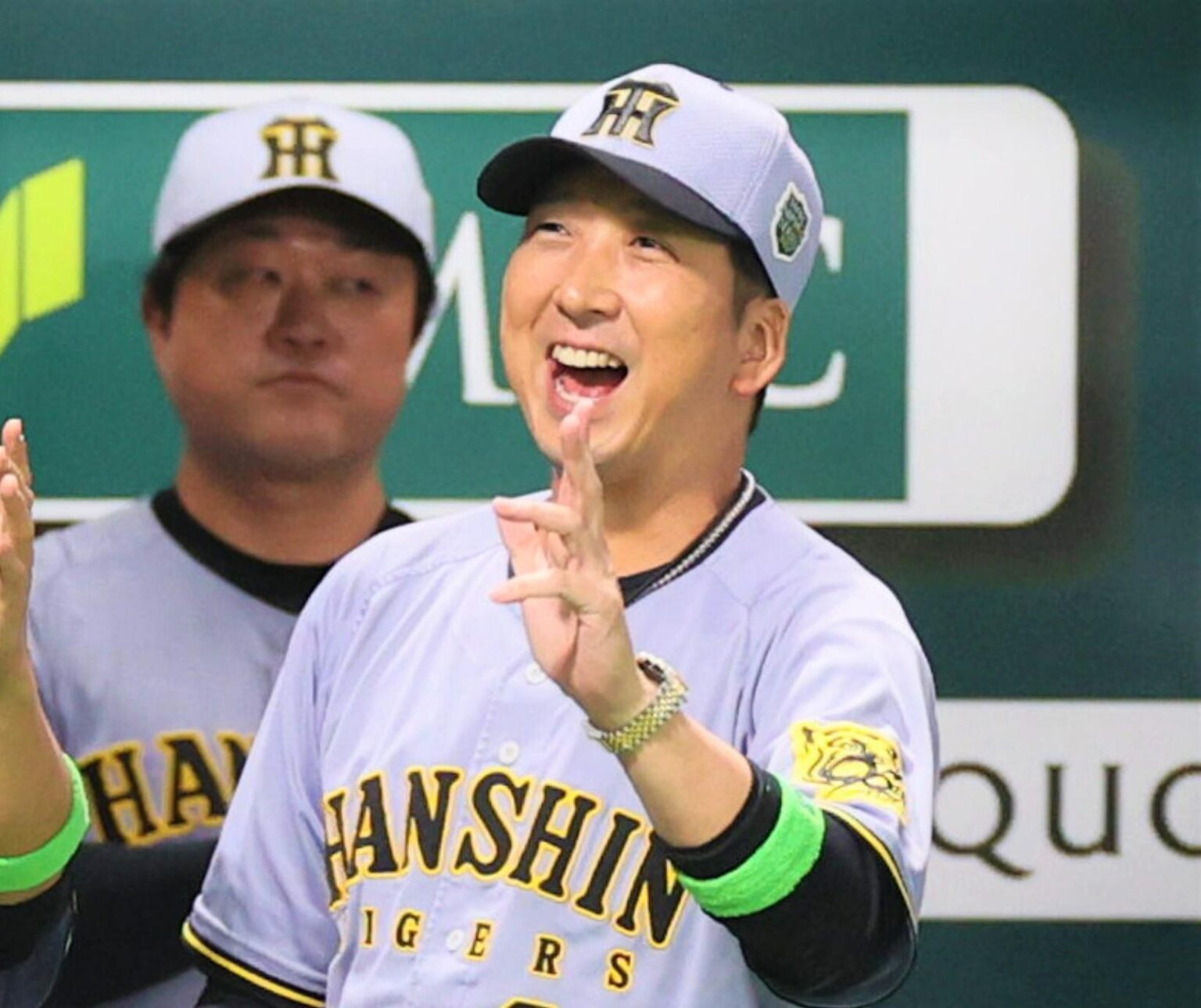 【阪神】日本S初戦に逆転勝利!佐藤輝が決勝タイムリー、中野の絶妙バントで好機拡大 村上7回1失点好投、石井8回2死から好救援(TBS NEWS DIG Powered by JNN) 【阪神】日本S初戦に逆転勝利!佐藤輝が決勝タイムリー、中野の絶妙バントで好機拡大 村上7回1失点好投、石井8回2死から好救援(TBS NEWS DIG Powered by JNN)