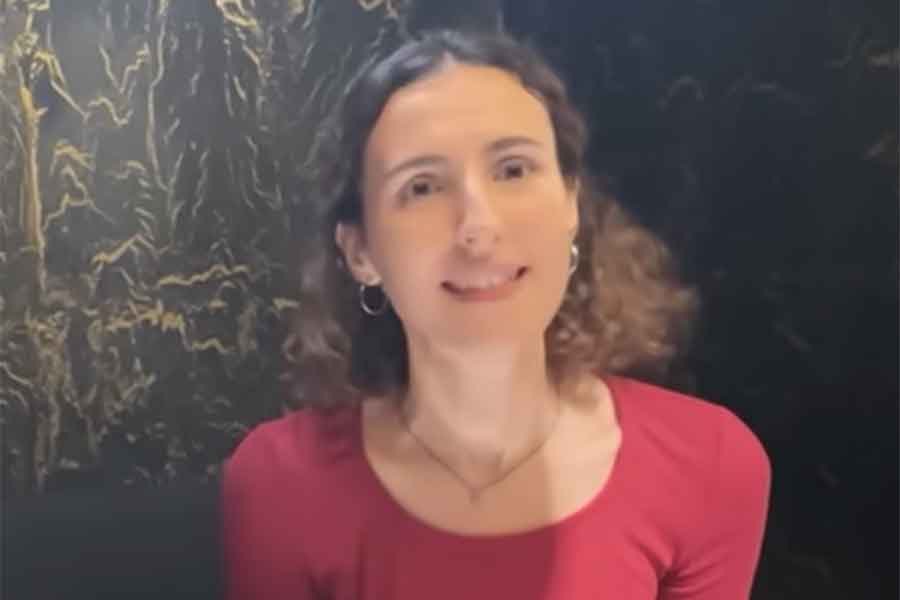 スペイン出身で、現在は日本で暮らしているアナさん（スクリーンショット）