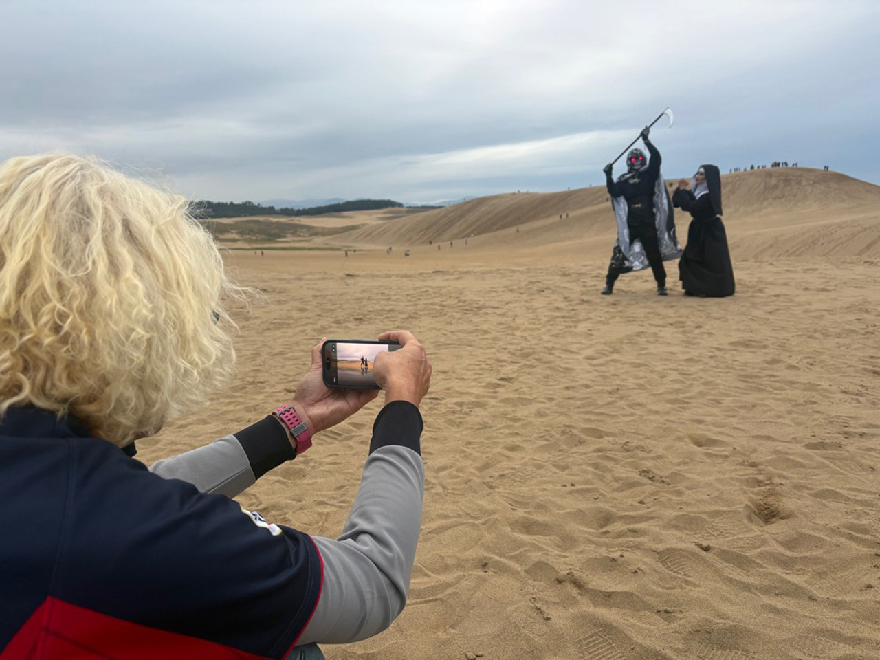 ミャクミャク 鳥取県副知事から感砂状！“アフター万博”『鳥取砂丘ハロウィンパーティー after EXPO2025』開催2