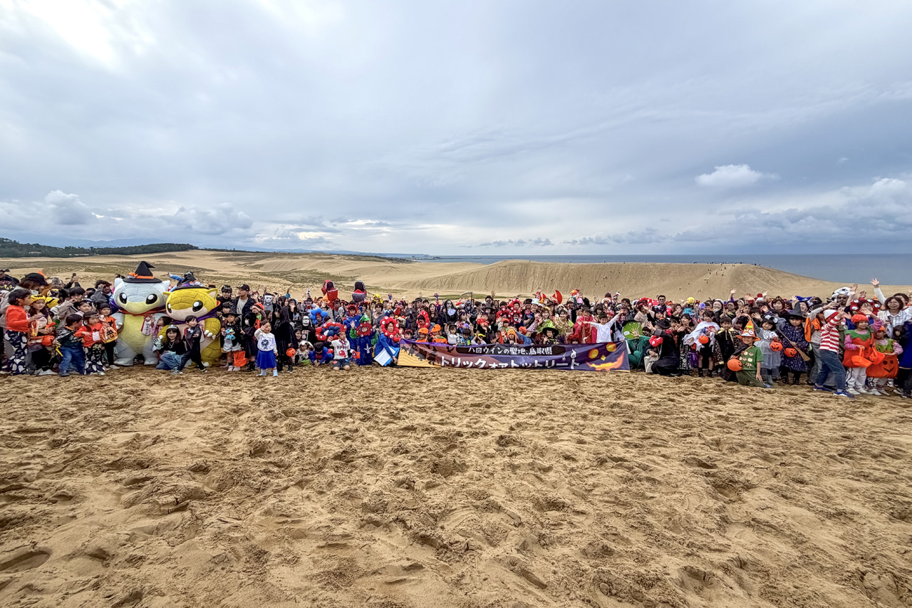 ミャクミャク 鳥取県副知事から感砂状！“アフター万博”『鳥取砂丘ハロウィンパーティー after EXPO2025』開催5