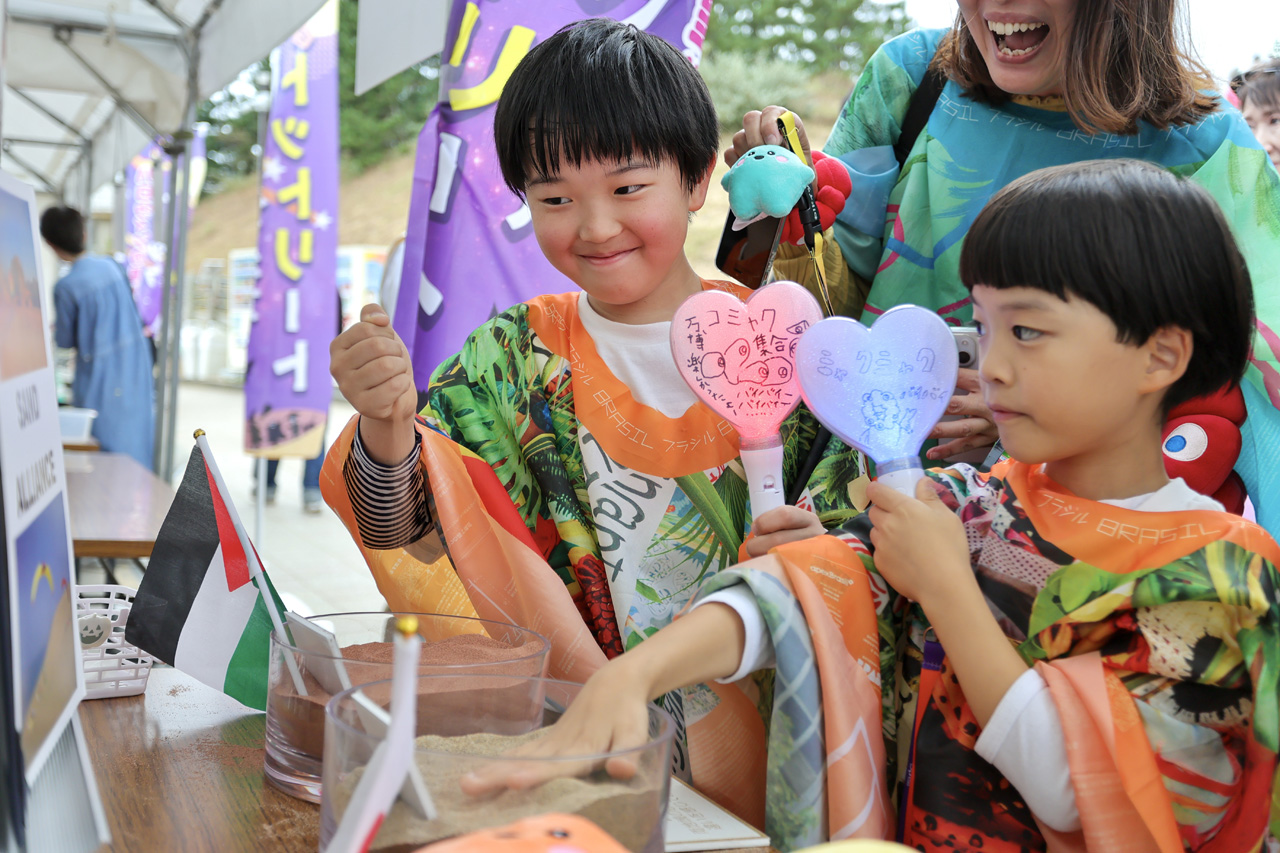 ミャクミャク 鳥取県副知事から感砂状！“アフター万博”『鳥取砂丘ハロウィンパーティー after EXPO2025』開催9