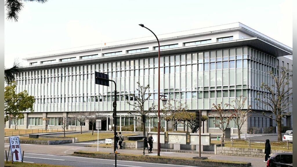 安倍元首相銃撃、山上被告は「当たったか」と言った…取り押さえた警察官が証言 - 読売新聞オンライン
