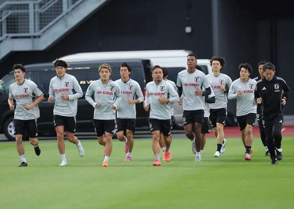 南米２か国と対戦する日本代表が２日目の練習を実施。13人が屋外でトレーニング 「パラグアイもブラジルもプレス速いよ」の声が - au Webポータル