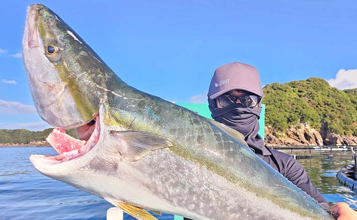 南紀丸でのカセ釣りで90cm級ブリ浮上！【和歌山】筆者はまさかのノーヒット