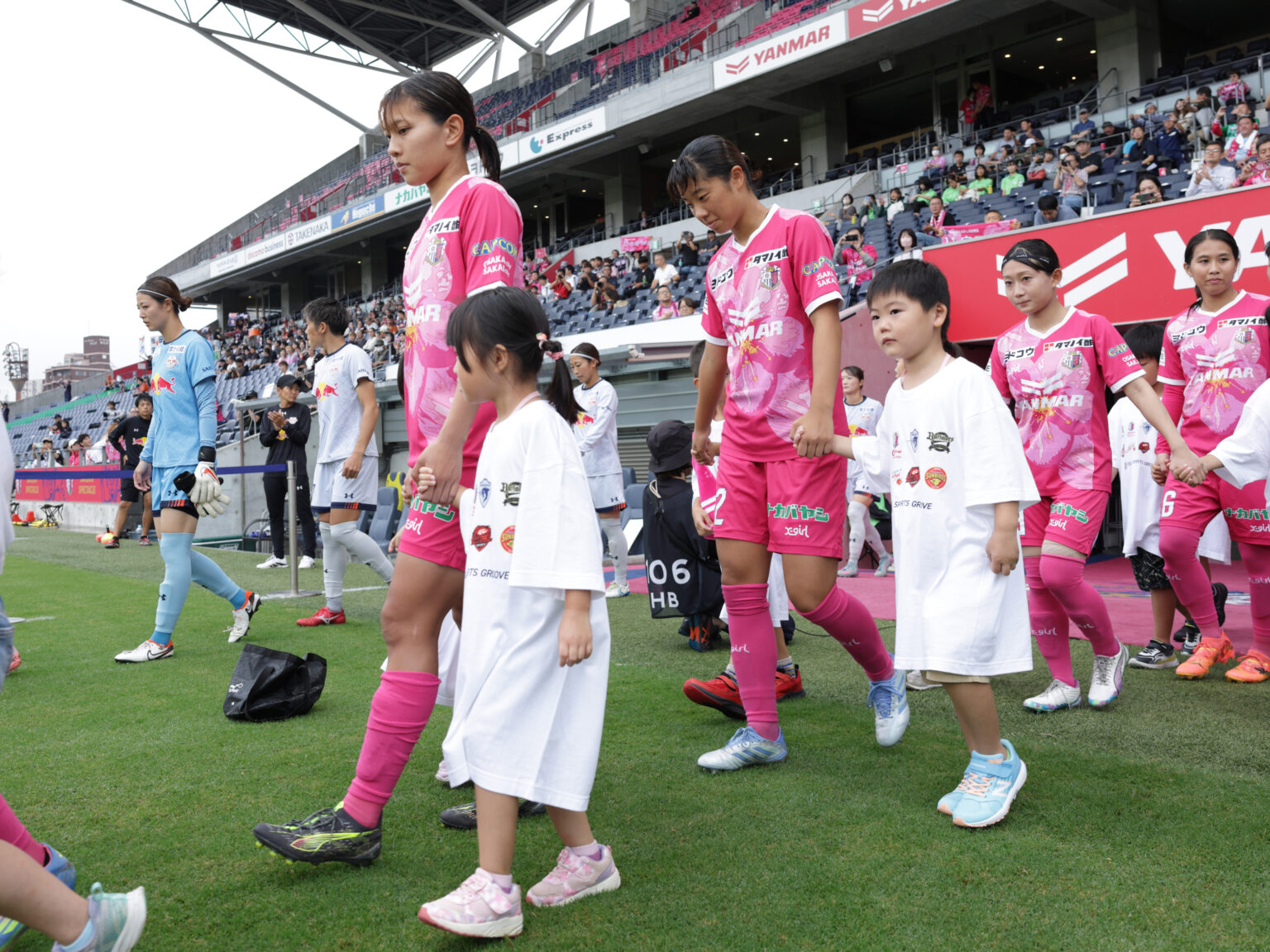 【11/9 (日)EL埼玉戦】人気イベント！ お仕事体験・エスコートキッズ参加者募集！ | セレッソ大阪ヤンマーレディース