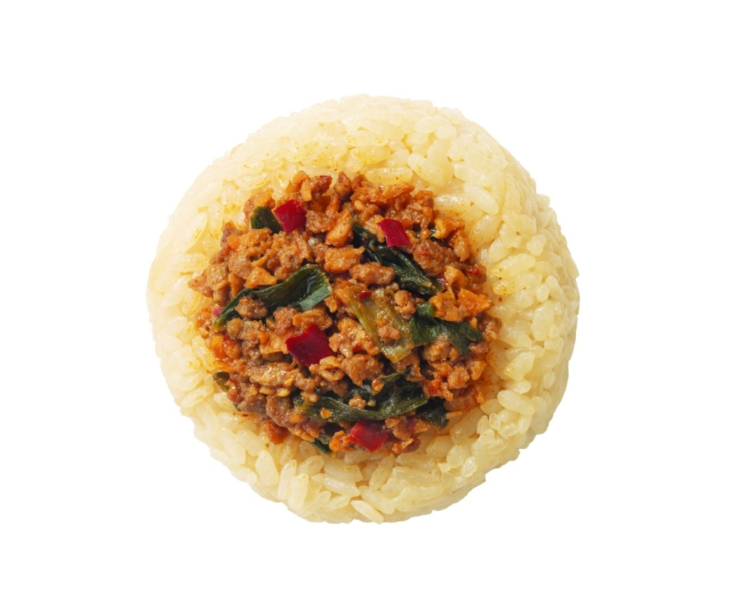 ファミマ「味仙本店監修 台湾ミンチおむすび」