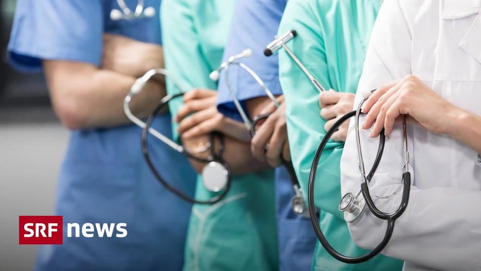 認定機関は限界に達している - 認定までの長い待ち時間が若手医師の不満を引き起こす |医師が専門医の称号を取得するには、最長1年待ち、料金を支払わなければなりません。