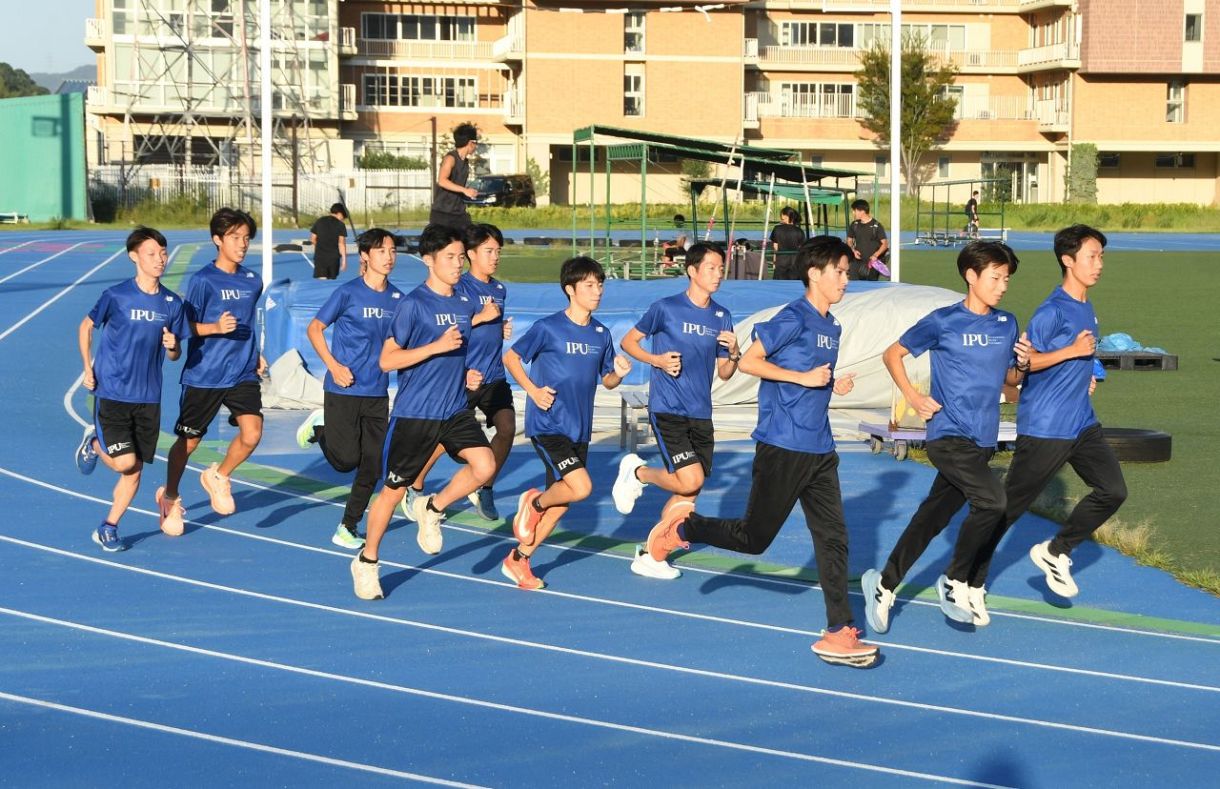 出雲駅伝に向けて調整する環太平洋大の選手たち