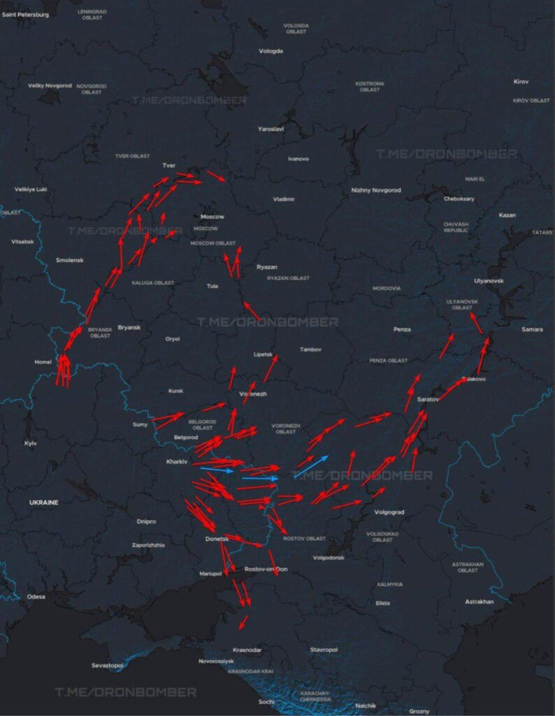 ウクライナの長距離ストライクドローンとジェットドローン（青い矢印）がロシアの軍事施設を攻撃しています。 00:10の時点で情報は最新です