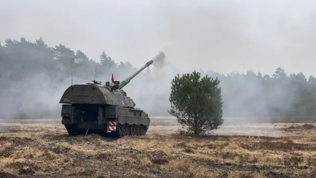 軍事訓練中の戦車