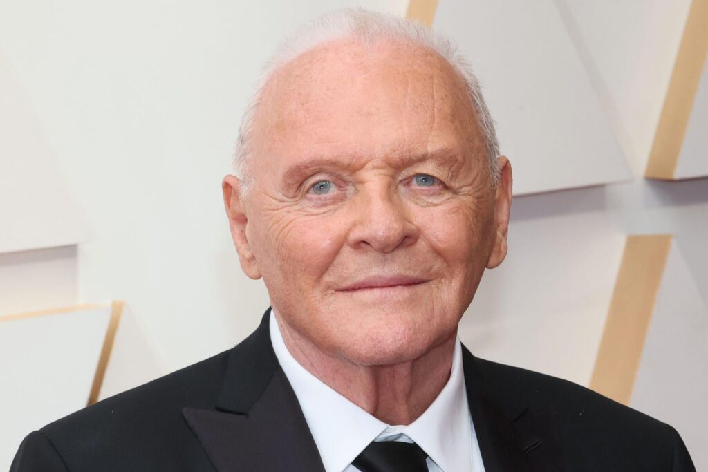 アンソニー・ホプキンス、自分がアルコール依存症であると気づいたまさにその瞬間を回想：「人を殺していたかもしれない」